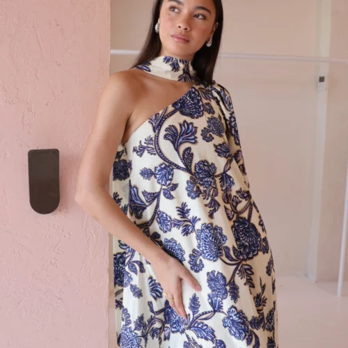 By Nicola Isla Maxi Dress In Blue Paisley -Chic Wear Store 0W1A0257 9362dde0 3014 4699 bc48 c4497c010ab2 scaled