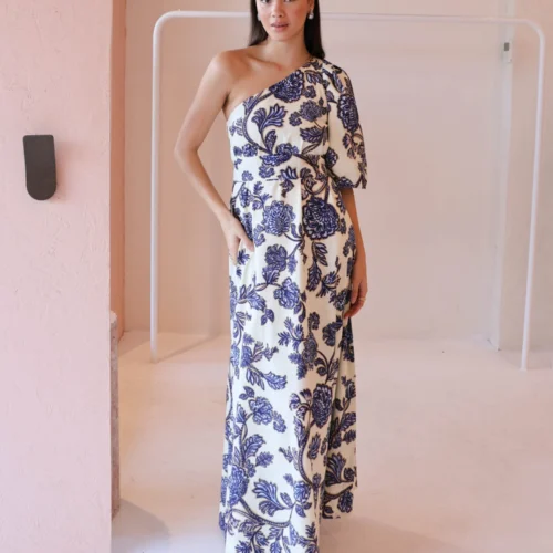 By Nicola Isla Maxi Dress In Blue Paisley -Chic Wear Store 0W1A0345 9bd27e4c ce2d 4b66 a58c 1c4c3de83c93 scaled