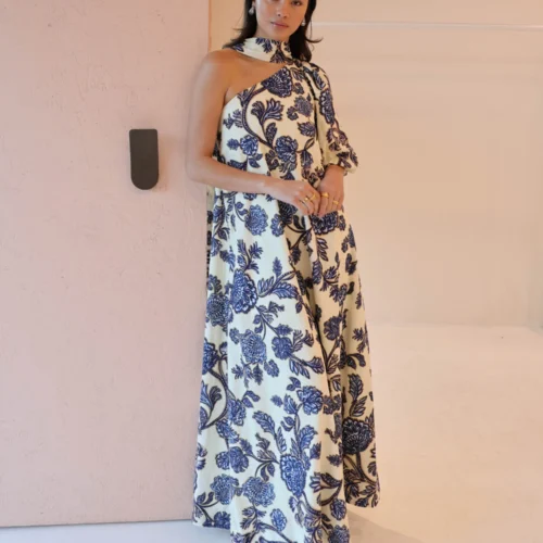 By Nicola Isla Maxi Dress In Blue Paisley -Chic Wear Store 0W1A0536 scaled